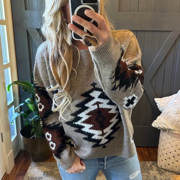 New Western Yellowstone Tribal Aztec Printed Pullover Crew Neck Sweater - Picture 3 of 12